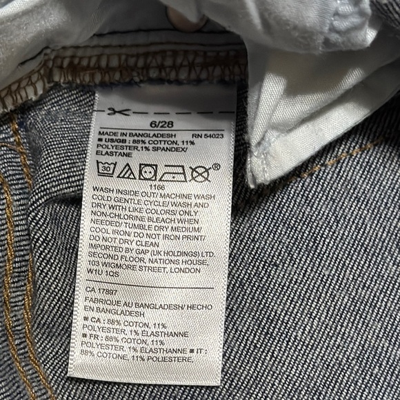 Sale Gap Women’s Dark Blue Denim Bermuda Shorts Size 6/28 - Picture 8 of 9